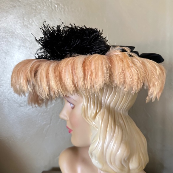 OPULENT 1940s' BLACK STRAW OPEN CROWN  HAT + SALMON & BLACK COLOR FEATHERS - Picture 4 of 11